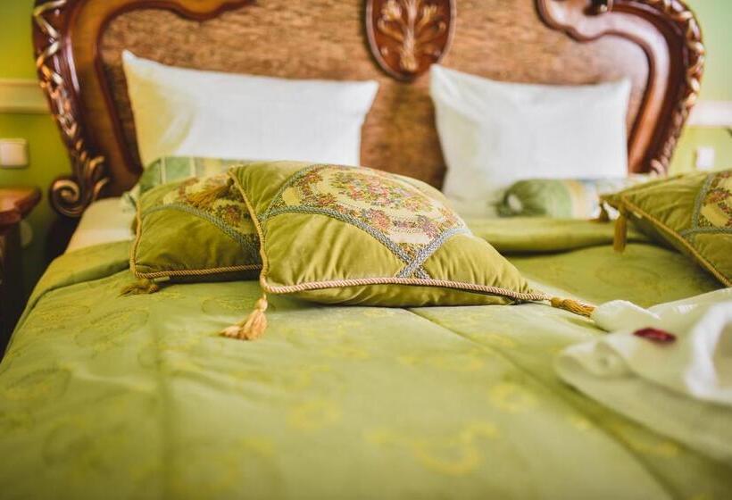 جناح ديلوكس, Zámek Kamenný Dvůr