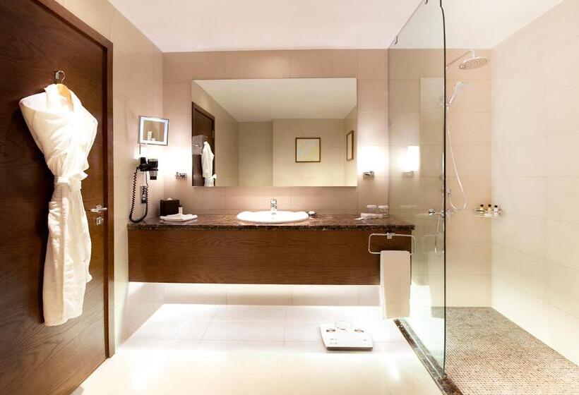 سوییت اجرایی, Copthorne Hotel Baranan