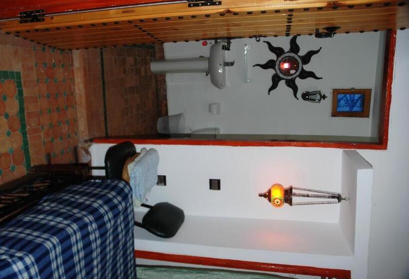 اتاق استاندارد سه نفره, Al Andaloussiya Diyafa