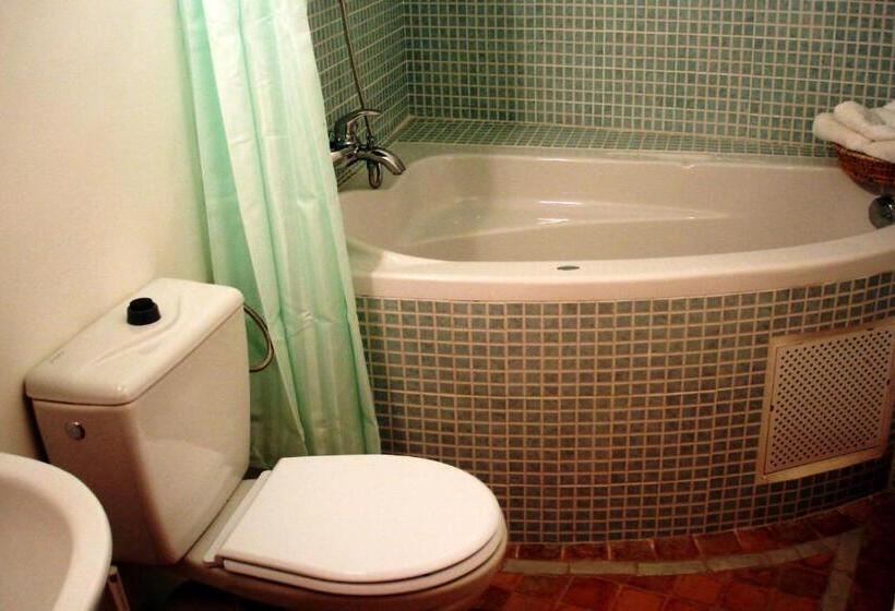 اتاق استاندارد چهار تخته, Al Andaloussiya Diyafa