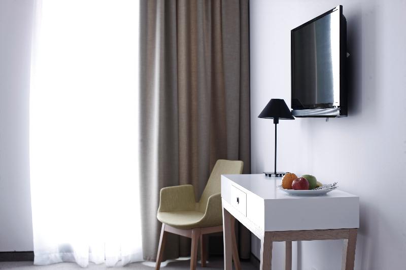 اتاق خانوادگی, Bleecker Hotels