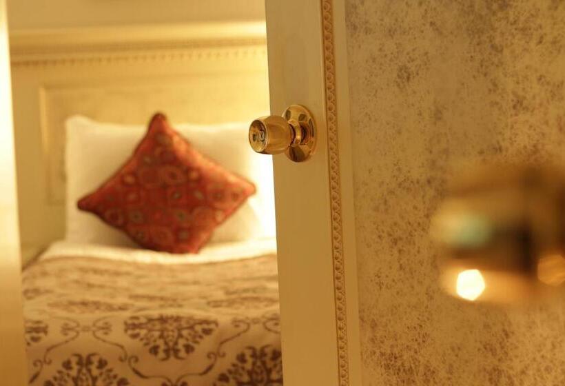 Полулюкс, Demir