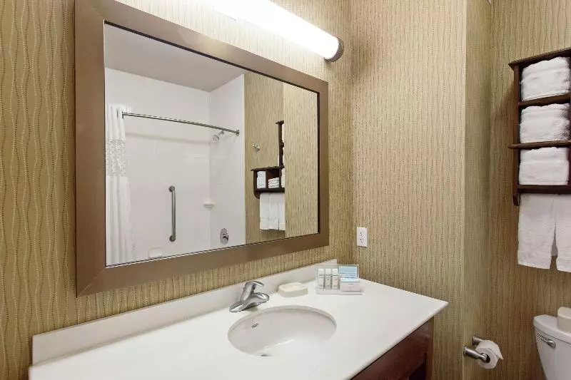Standard-huone King-vuode, Hampton Inn Seattle/everett