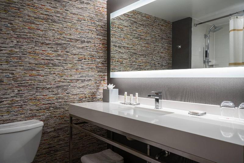 سوئیت با تخت بزرگ, Sleep Inn & Suites Devils Lake