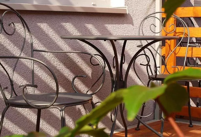 اتاق یک تخته با تراس, Smart2stay Magnolia