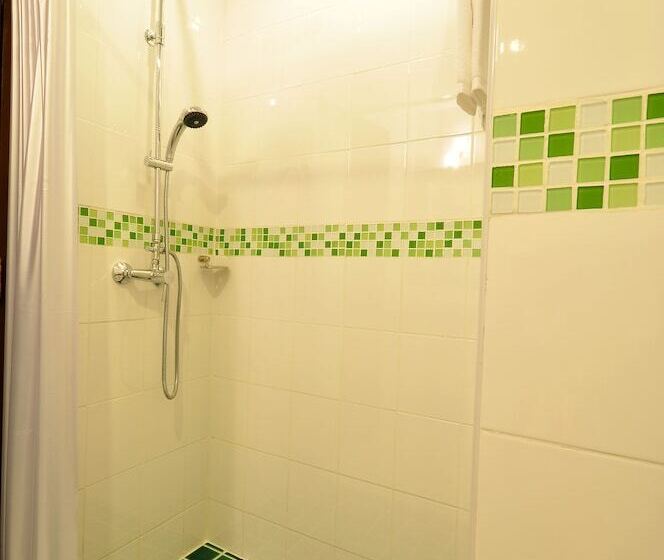 디럭스 룸, The Mareeya Place