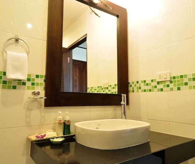 디럭스 룸, The Mareeya Place