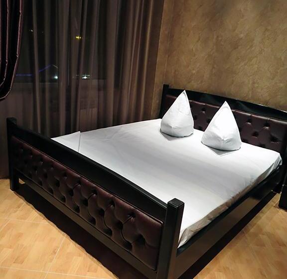 자쿠지 스위트, White House