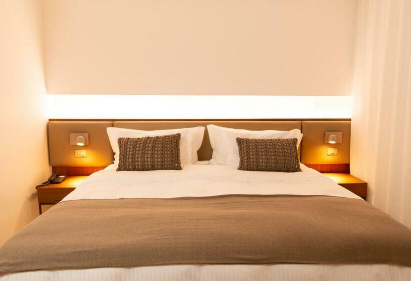 جناح ملكى, Quality Hotel Pampulha & Convention Center