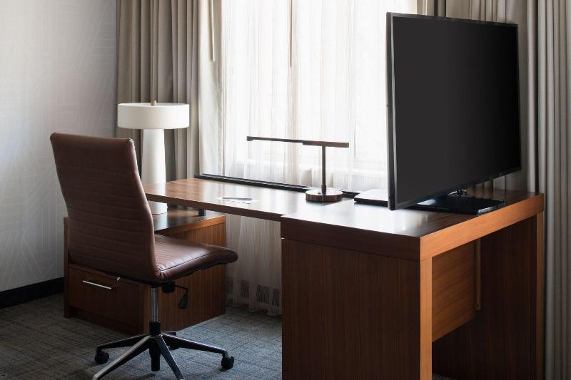 带大床的标准工作室, Residence Inn By Marriott Portland Downtown/pearl District