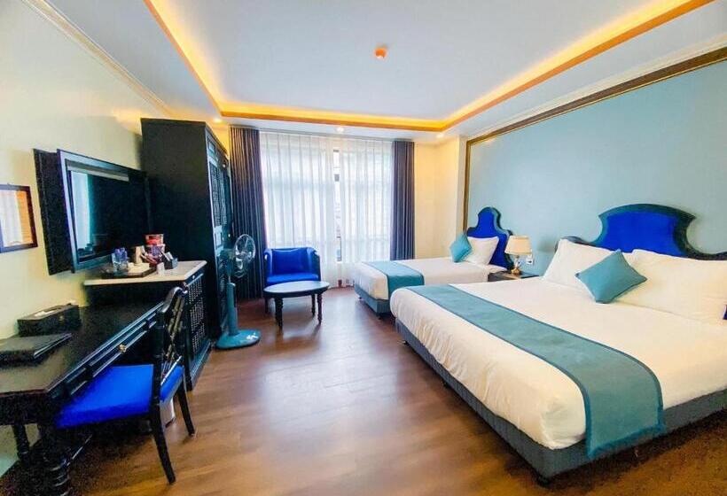 اتاق لوکس سه تخته, Aurora Sapa