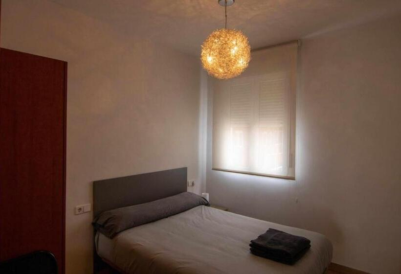 דירת שלושה חדרים, Apartamento Paris