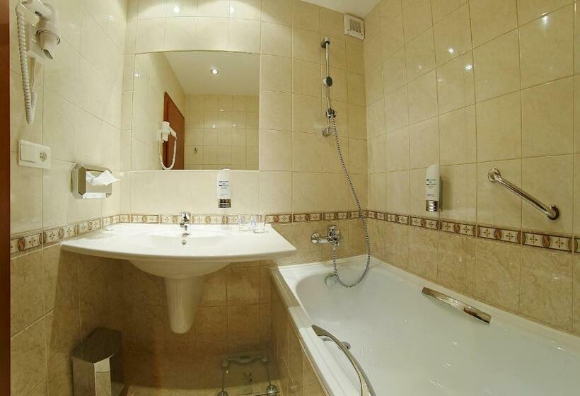 غرفة قياسية مزوَّدة بشُرفة, Kúpele Brusno   Ld Poľana