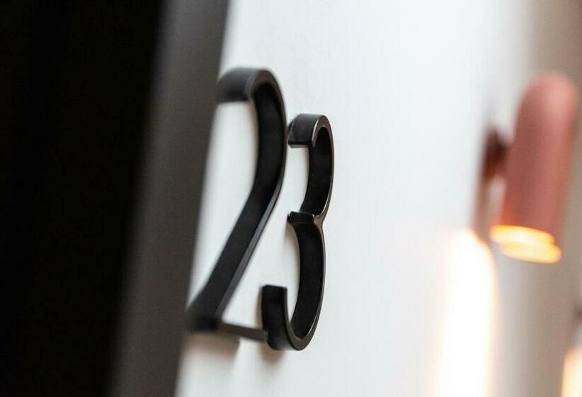 스탠다드 룸, The Snug Townhouse