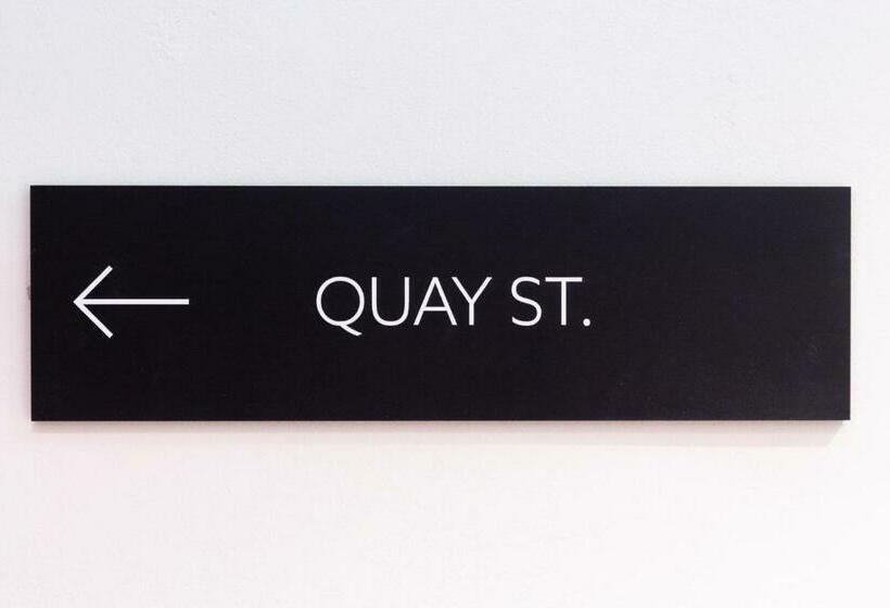 스탠다드 룸, The Snug Townhouse