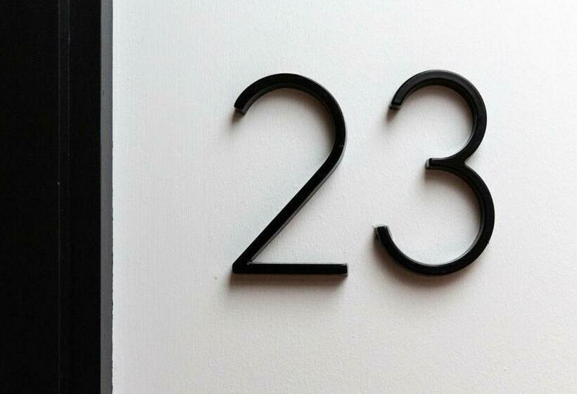 스탠다드 룸, The Snug Townhouse