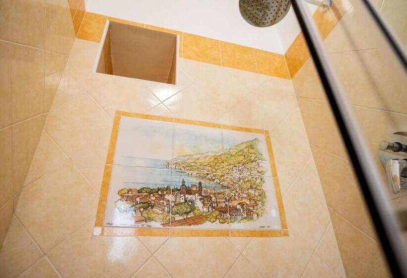 اتاق استاندارد سه نفره, B&b Lo Scrigno