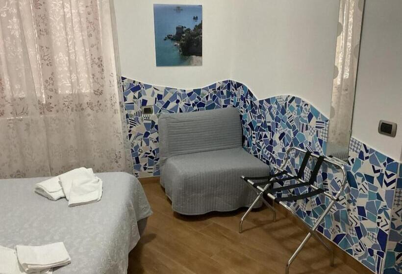 غرفة قياسية ثلاثية, B&b Lo Scrigno