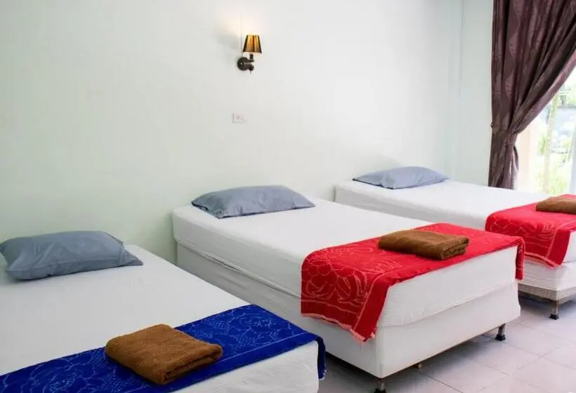 庭の見えるスタンダードトリプルルーム, Best House Resort