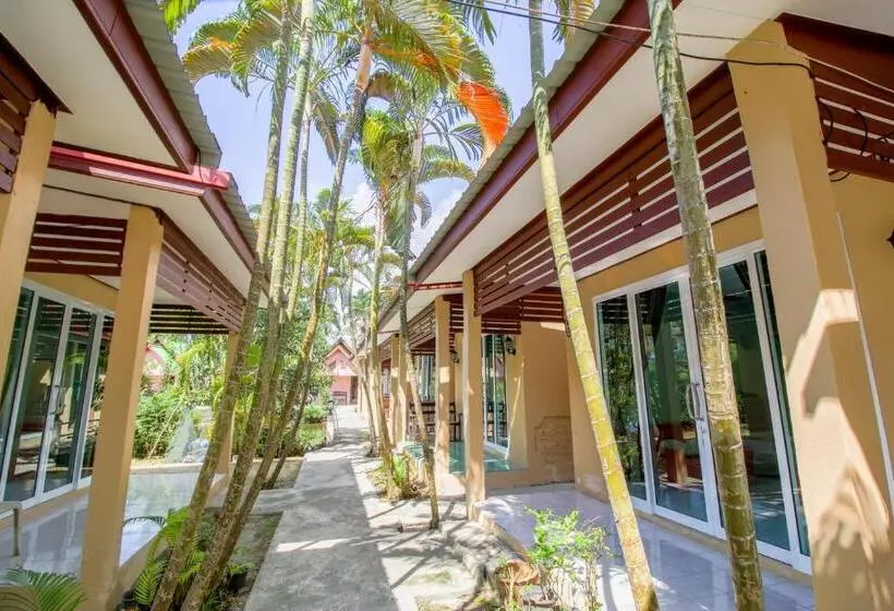 庭の見えるスタンダードトリプルルーム, Best House Resort