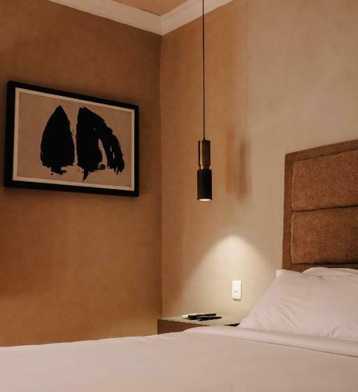 家庭套房, Mikaella