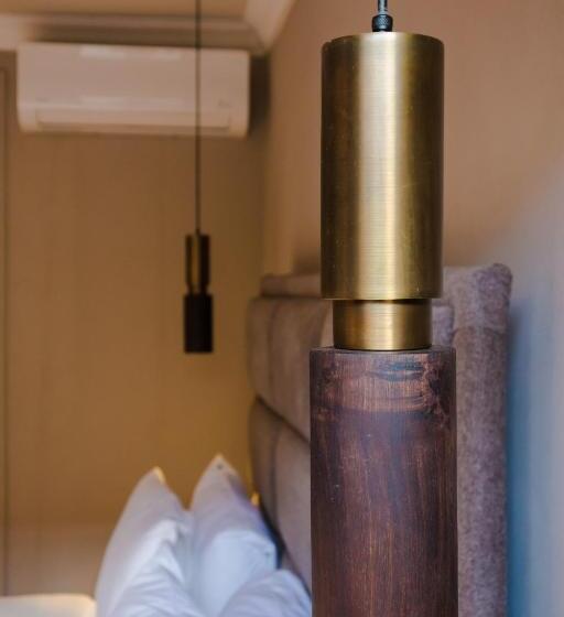 豪华套房, Mikaella