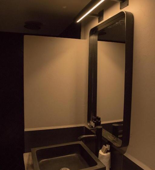 豪华套房, Mikaella