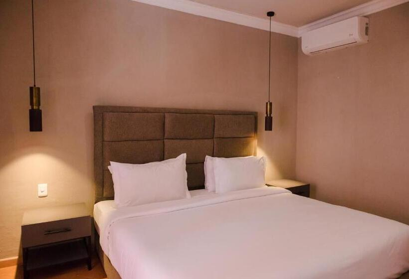 豪华套房, Mikaella