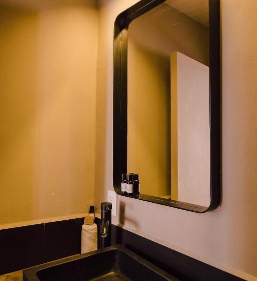 豪华套房, Mikaella