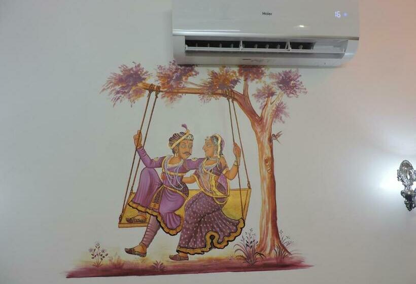 Camera Deluxe, Ushaan Haveli