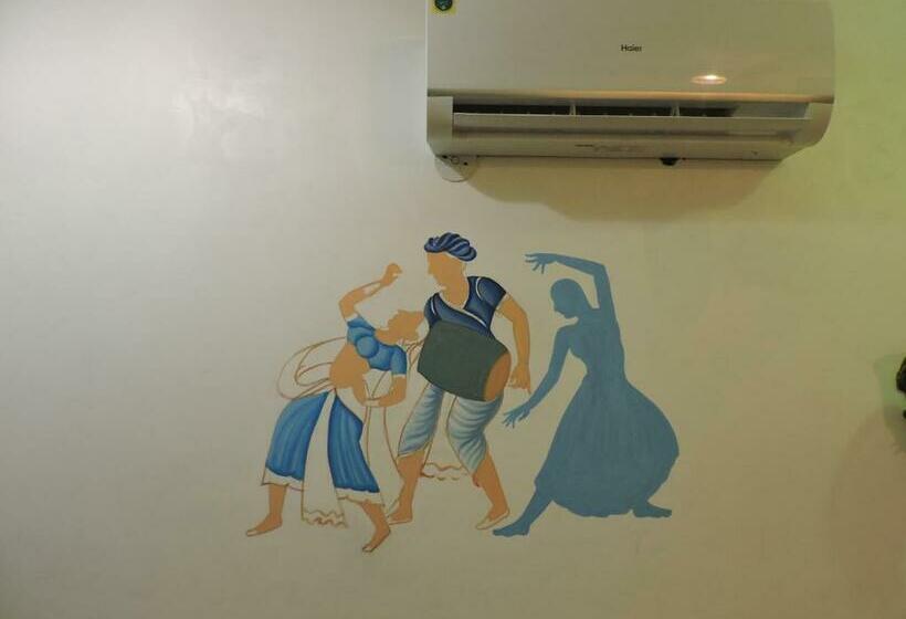 Camera Deluxe, Ushaan Haveli