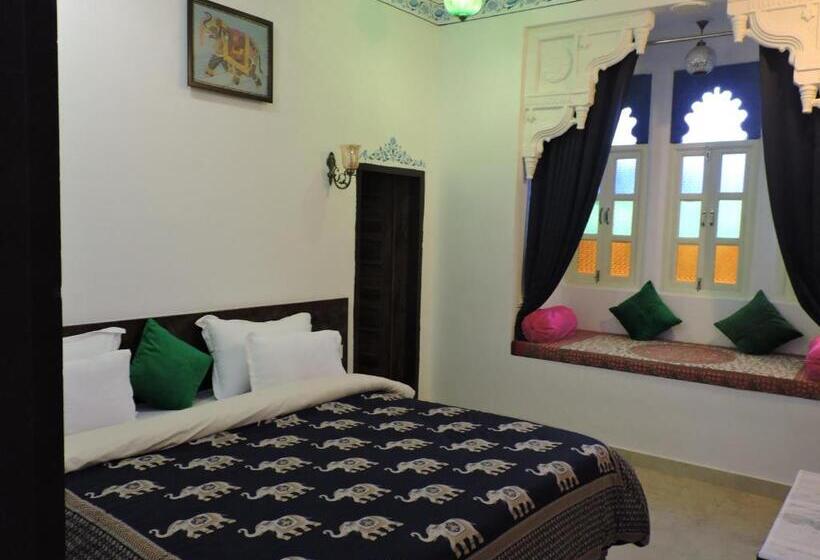 Camera Deluxe, Ushaan Haveli