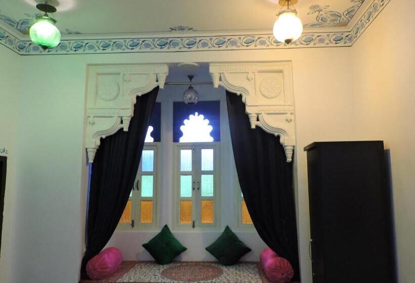 Camera Deluxe, Ushaan Haveli