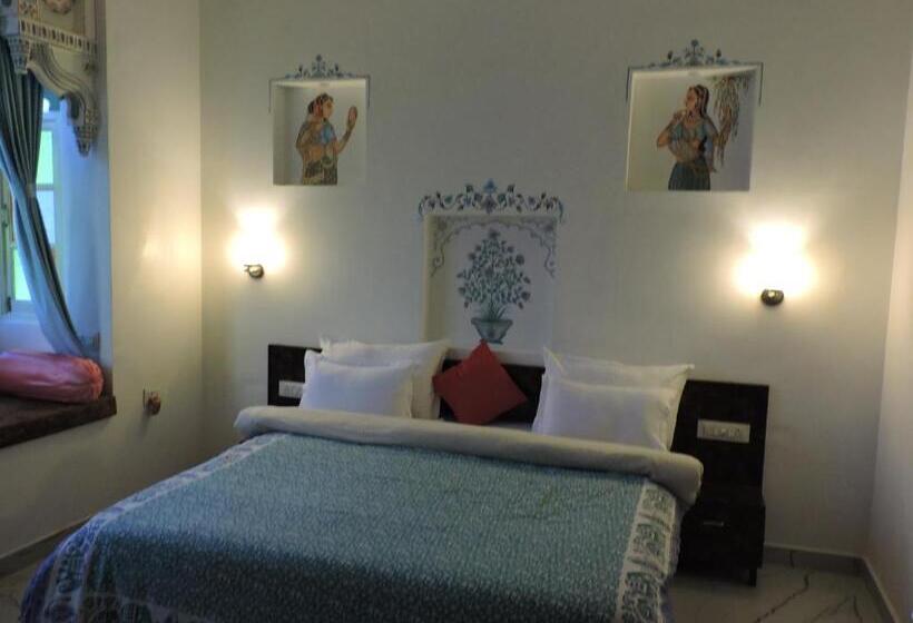 Camera Deluxe, Ushaan Haveli