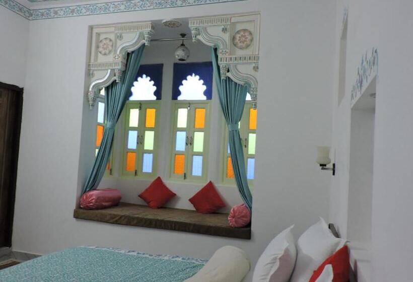 Camera Deluxe, Ushaan Haveli