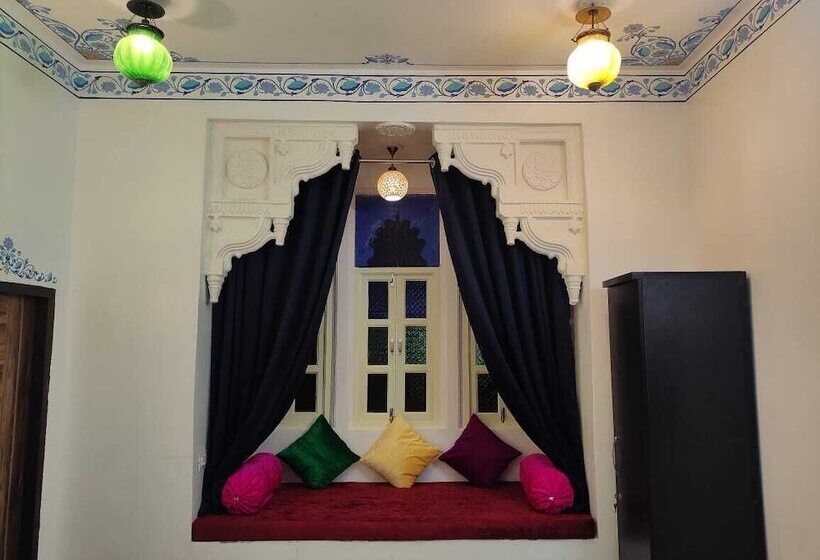 Camera Deluxe, Ushaan Haveli