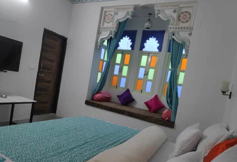 Camera Deluxe, Ushaan Haveli