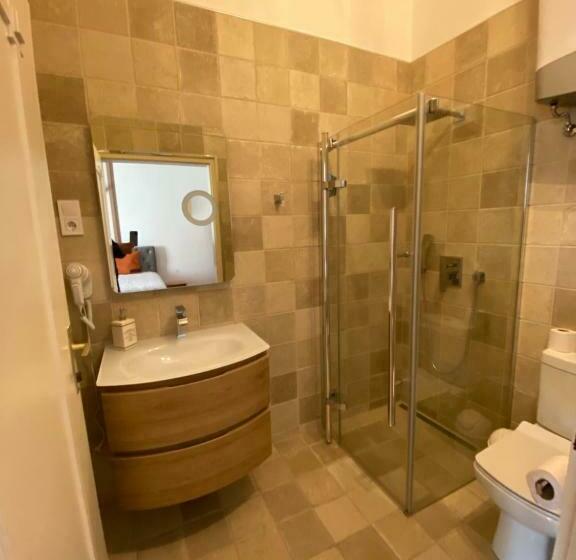 家庭间, Kúria Vendégház