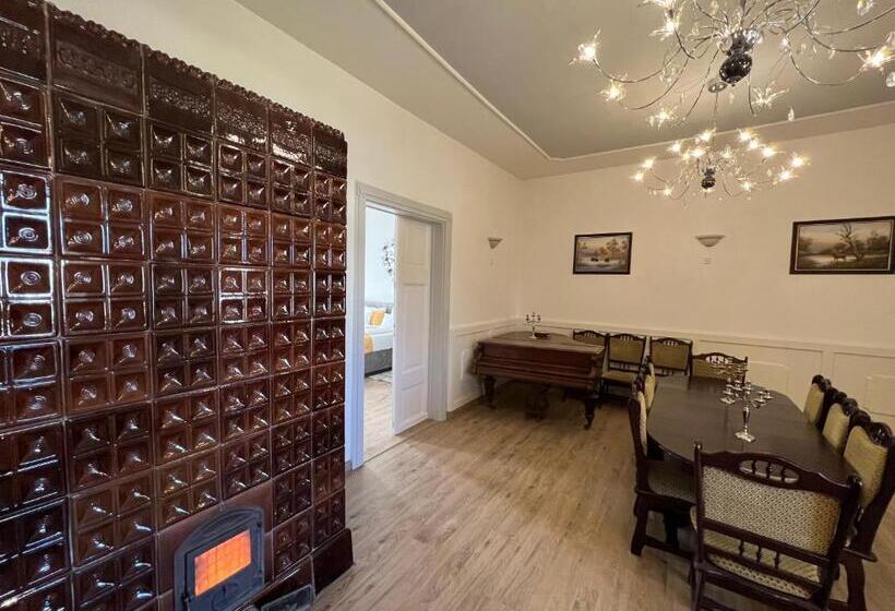 四人标准间, Kúria Vendégház