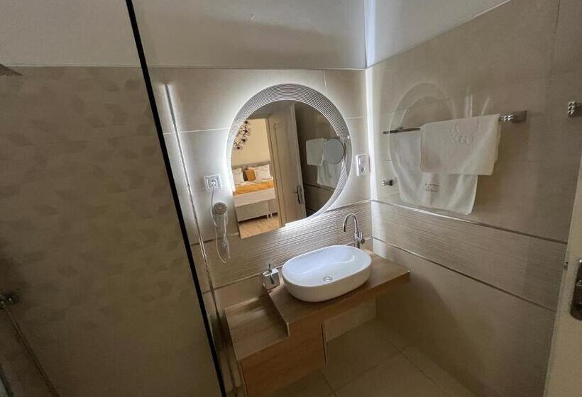 四人标准间, Kúria Vendégház