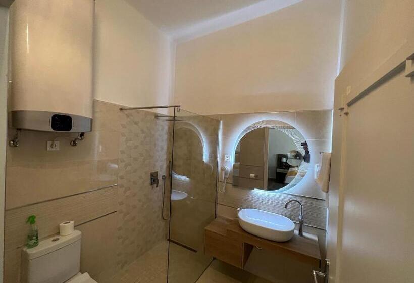 四人标准间, Kúria Vendégház