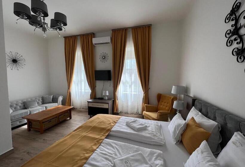 四人标准间, Kúria Vendégház