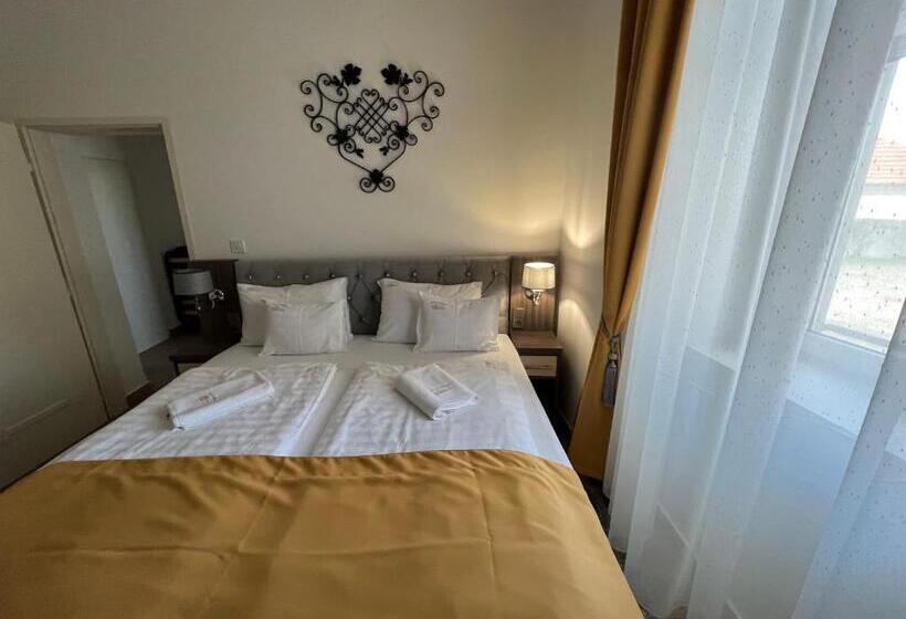 标准间, Kúria Vendégház