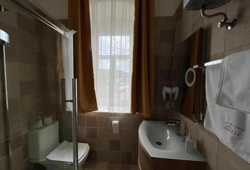 标准间, Kúria Vendégház