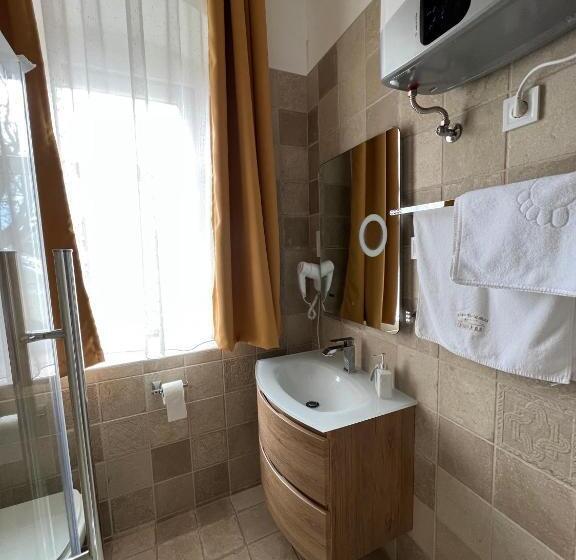 标准间, Kúria Vendégház