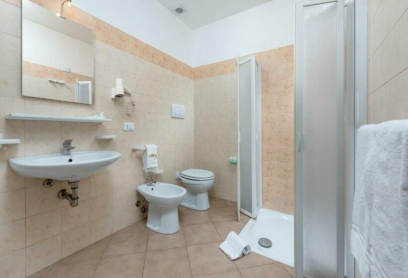 标准间带露台, Samira