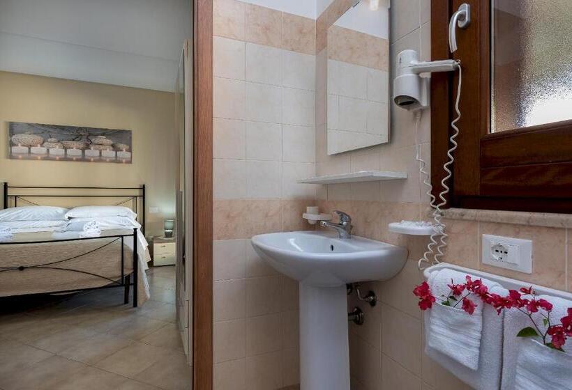 带露台的标准房间, Samira