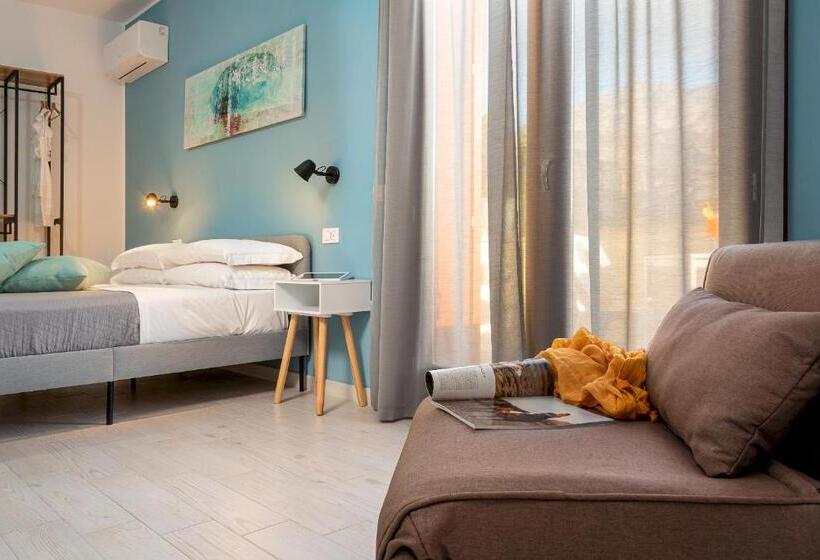 高级三人间, Samira