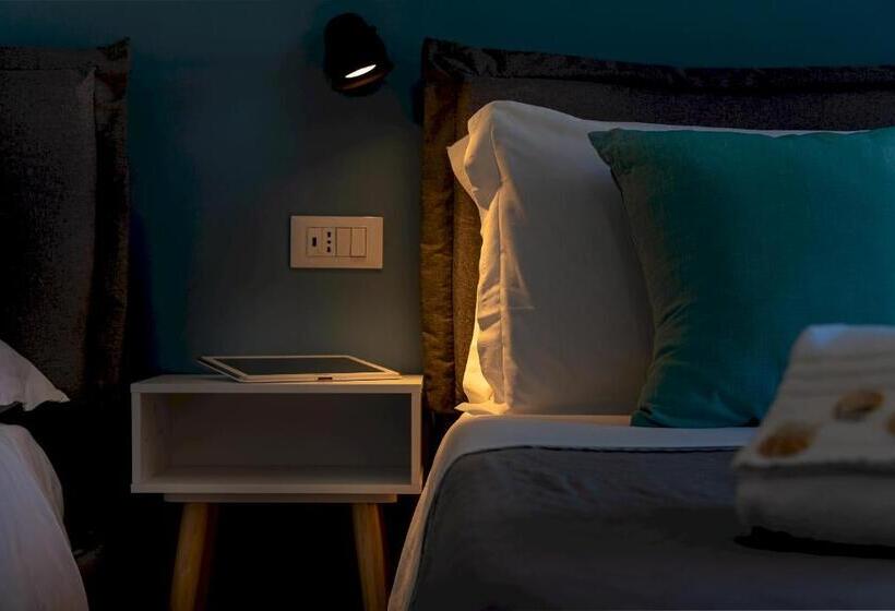 四人高级间, Samira