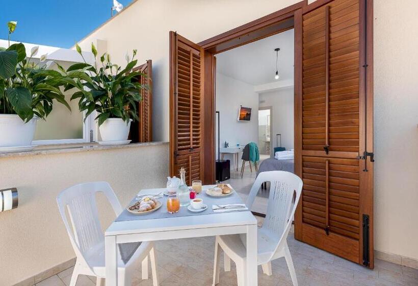 四人高级间, Samira